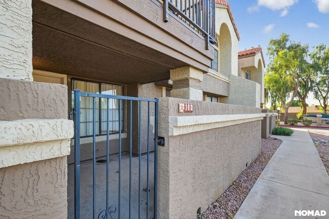 Building Photo - 1905 E University Dr