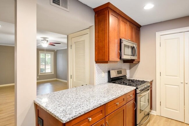 Building Photo - 558 Emory Oaks Way