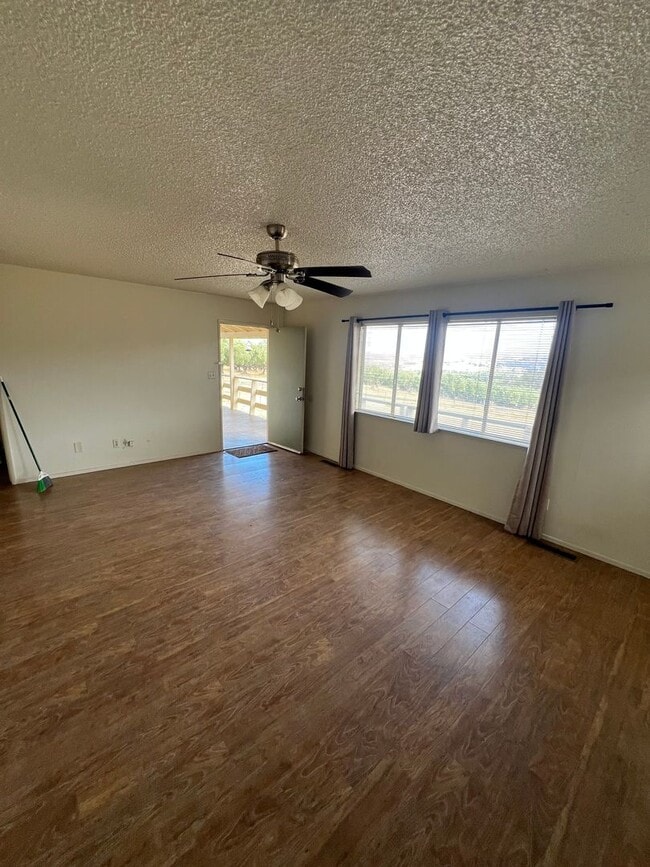 Building Photo - Oroville 4 bed 2 bath 3300sqft country hom...