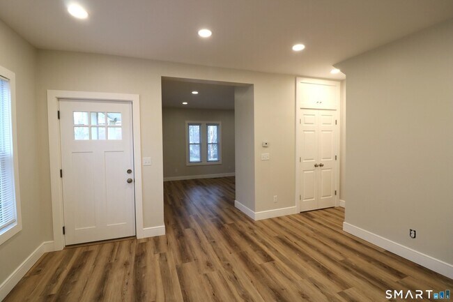 Building Photo - 6 Mary St