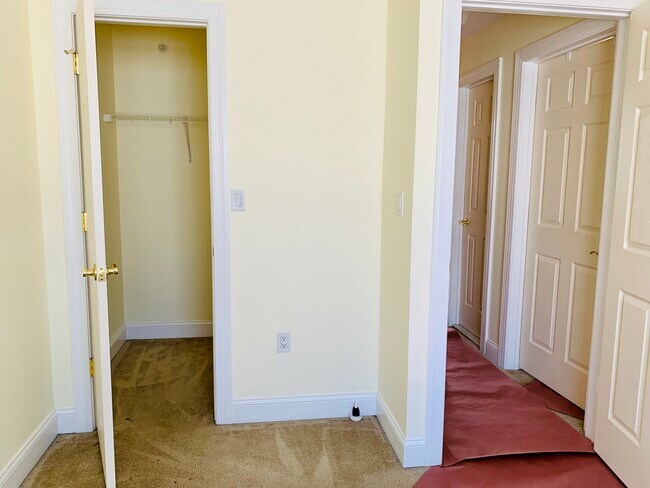 Building Photo - 104 Cove Ct