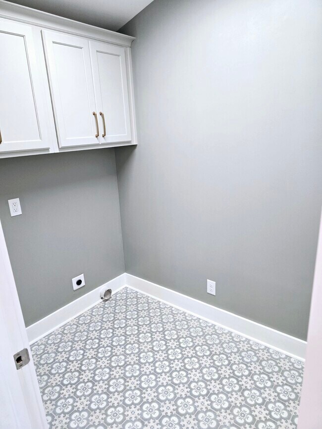 Building Photo - 308 N Joachim St