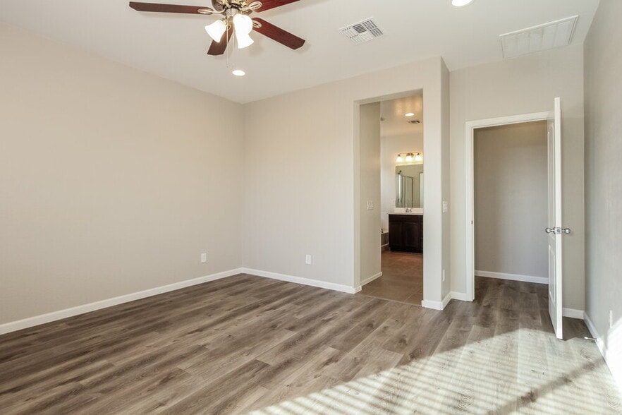 Building Photo - 12103 W Hide Trail