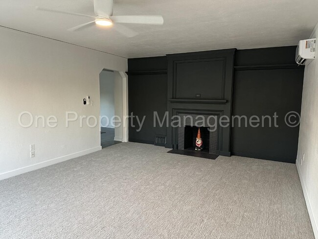 Building Photo - 902 E 31st St