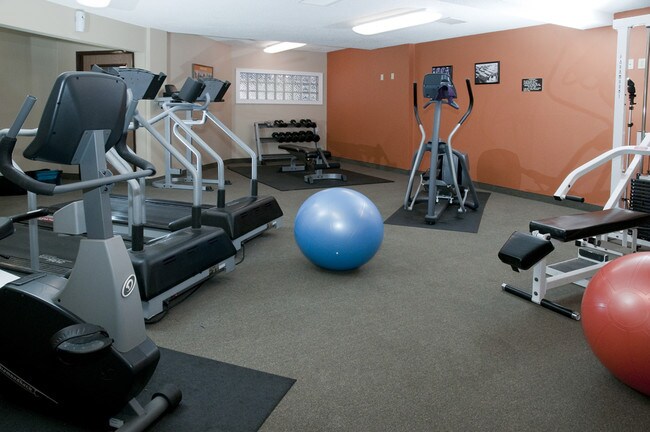 Fitness Center - Woodridge