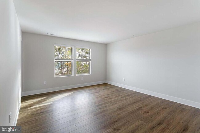 Building Photo - 231 MATILDA