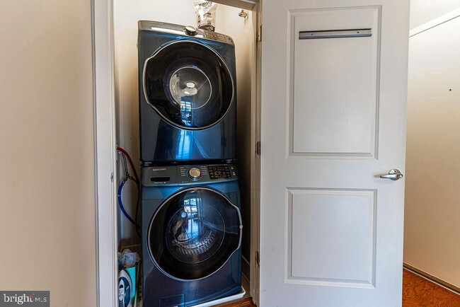 Building Photo - 815 N Patrick St