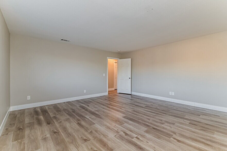Building Photo - 1079 Harpy Eagle Ave