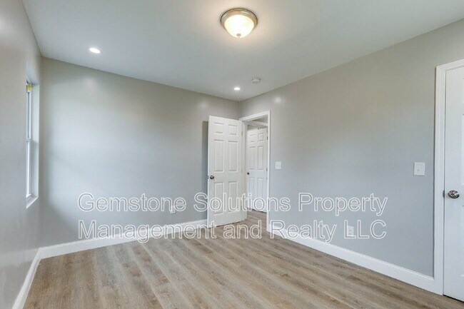 Building Photo - 104 Anchor Dr