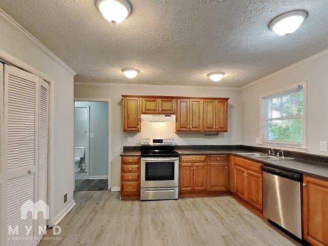 Building Photo - 1027 River Bend Ct