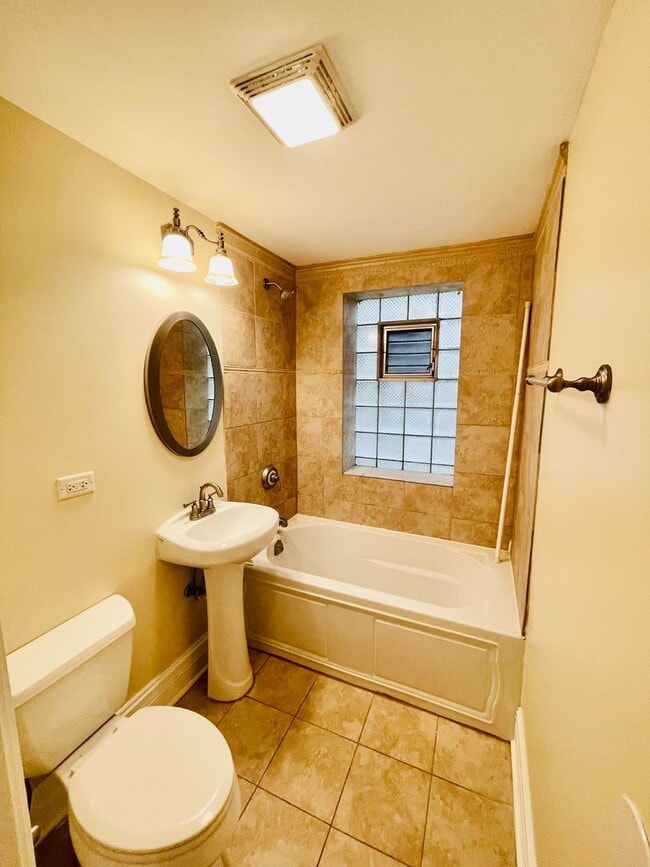 Building Photo - 2050 W Summerdale Ave