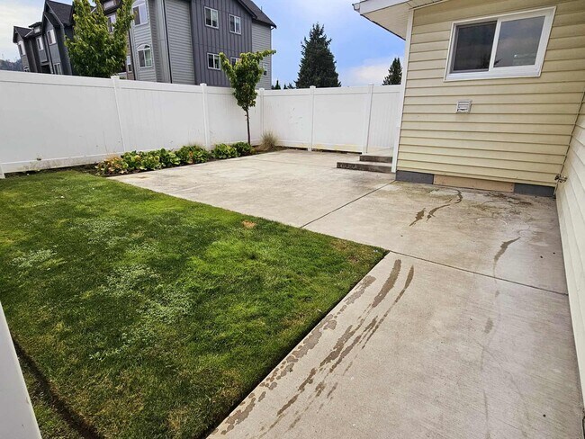 Building Photo - Charming house in desirable downtown Sumner
