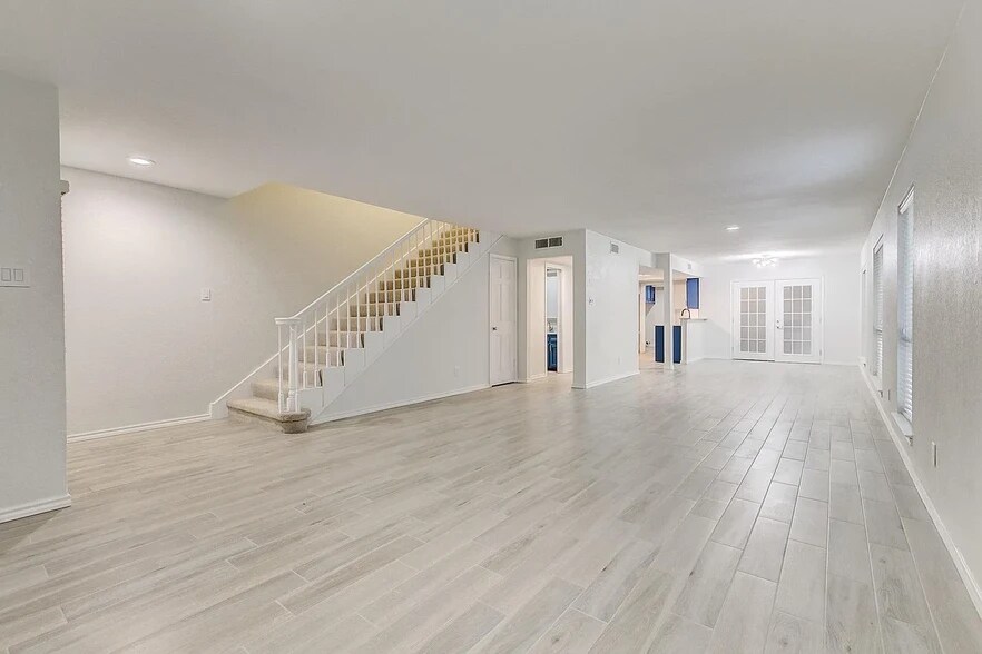 Building Photo - 5431 Collinwood Ave