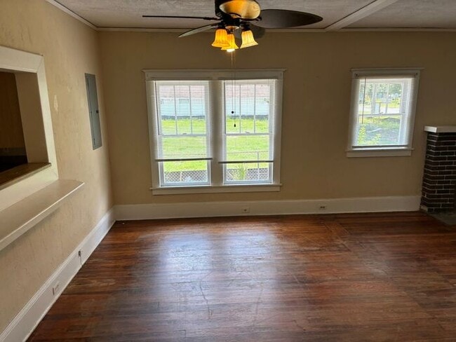 Building Photo - Historic Home in Historic Sought after New...