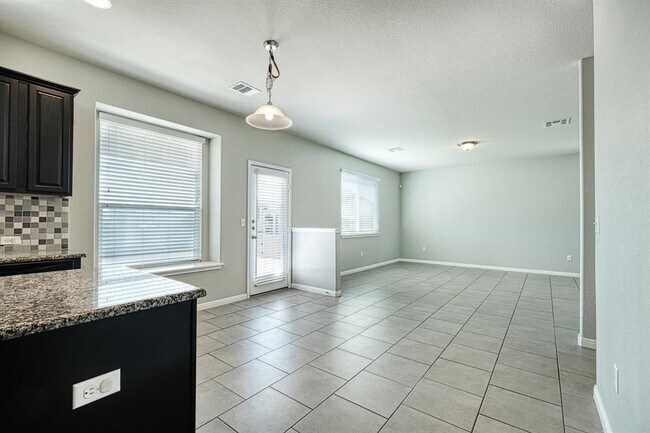 Building Photo - 100 Northern Flicker St