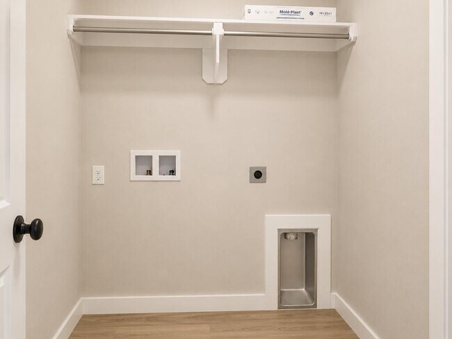 Building Photo - 2416 Goldfinch Rd