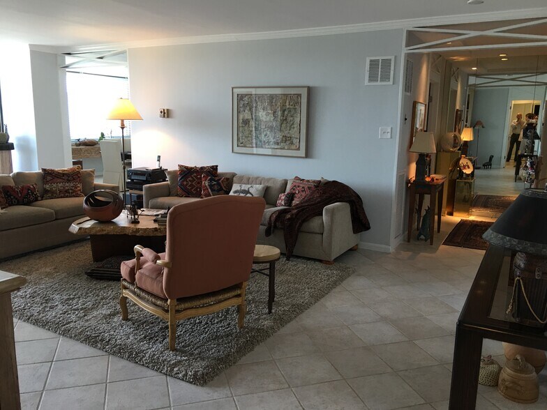 Living Room - 800 25th St NW