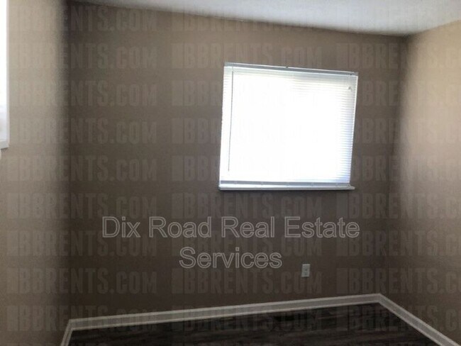 Building Photo - 4855 Live Oak Dr