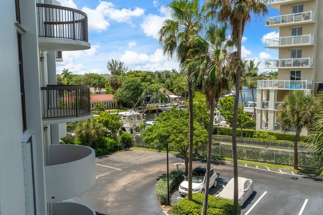 Building Photo - 1361 S Ocean Blvd