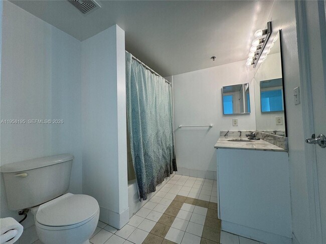 Building Photo - 1200 Brickell Bay Dr