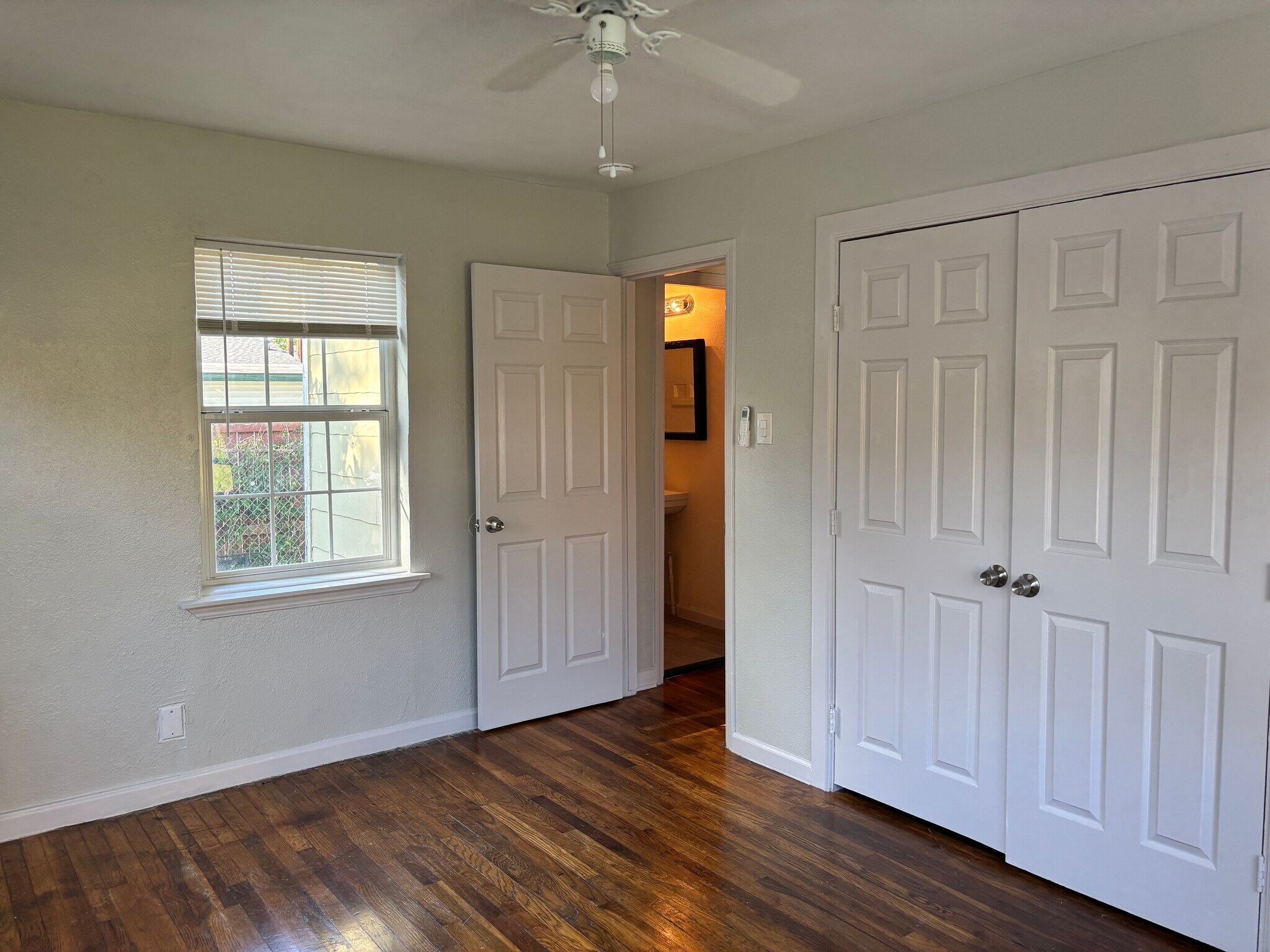 Building Photo - 2225 W Olmos Dr