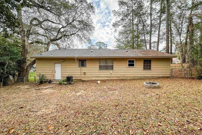 Building Photo - 2630 Mayfair Rd