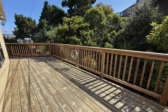 Building Photo - Beautifully Remodeled 4-Bedroom Home with Bonus Family Room & Large Private Yard in South San Fra...