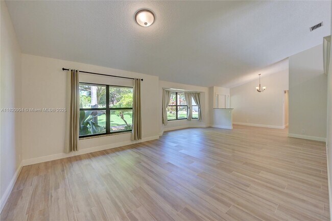 Building Photo - 7120 Hialeah Ln