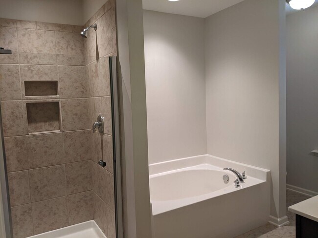 Building Photo - 117 Bella Pl