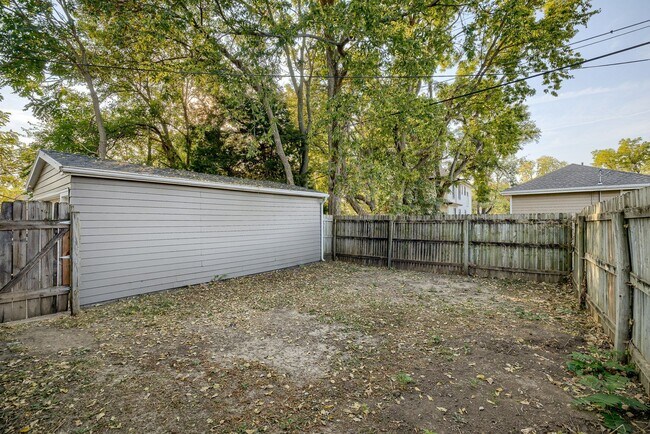 Building Photo - 2411 Emmet St
