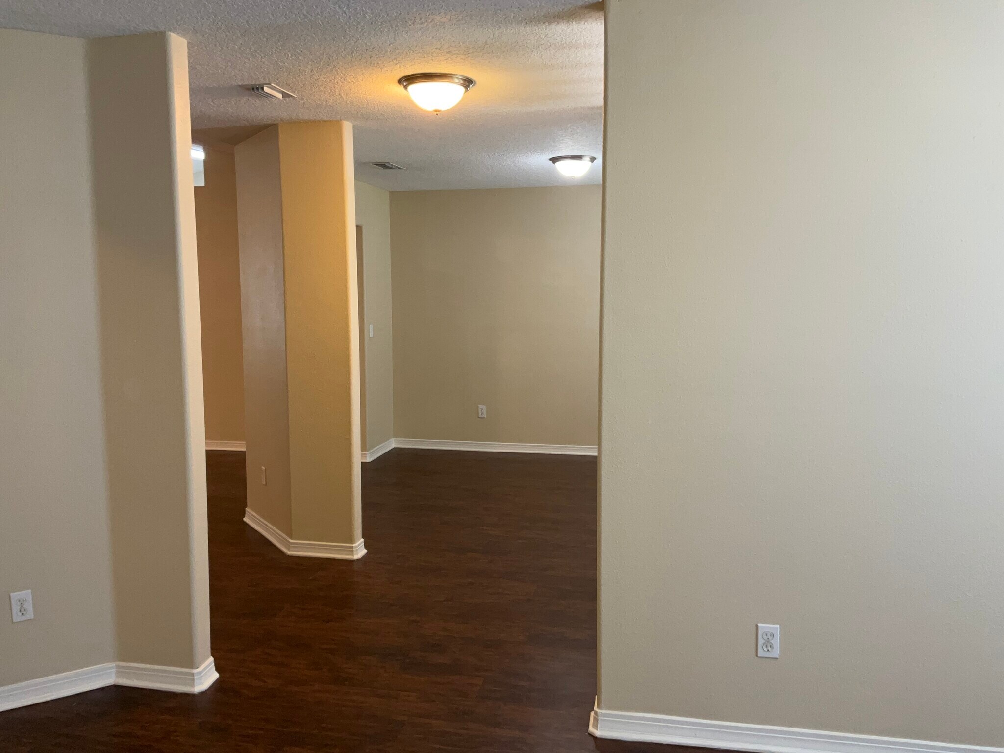 Building Photo - 12142 Corner Oaks Dr