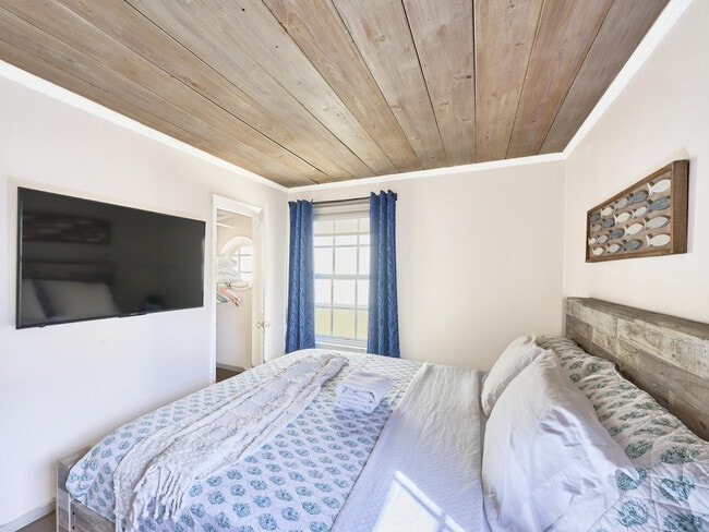 Building Photo - 1214 E Atlantic Ave