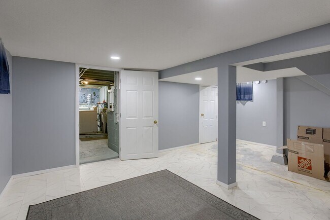 Building Photo - 2 Bedroom Benson Charmer!!