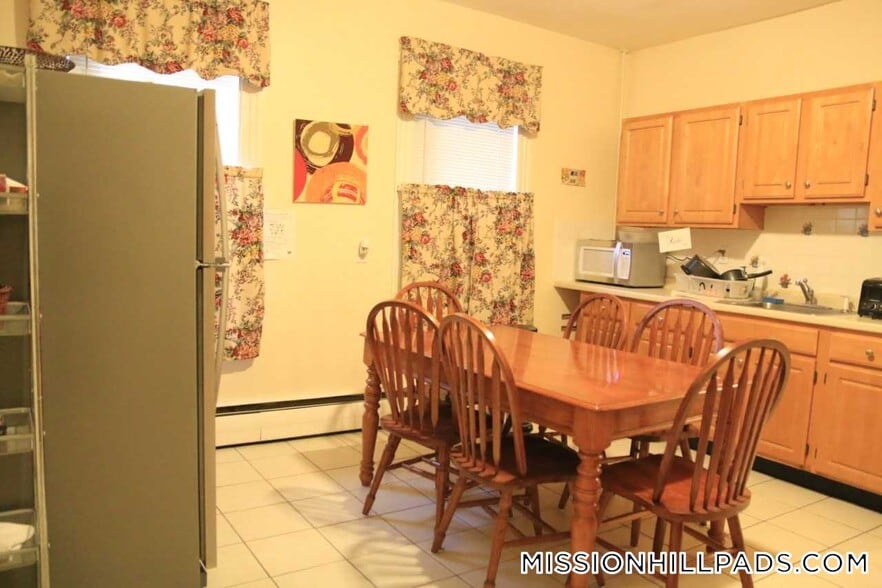 Building Photo - 123-125 Hillside St.