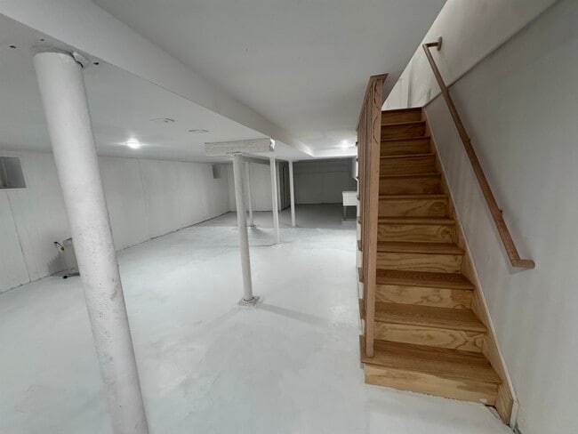 Building Photo - 315 25th St