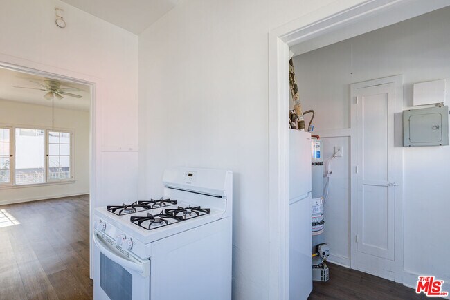 Building Photo - 1445 N Vista St