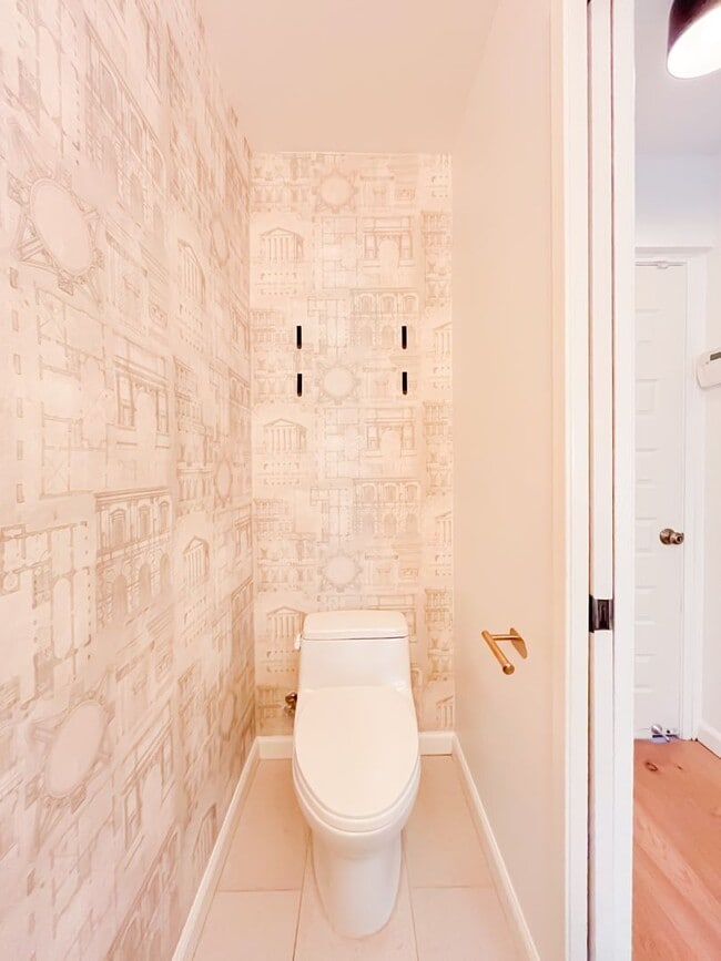 Building Photo - Breathtaking 2-Bedroom Townhome with 2-Car...