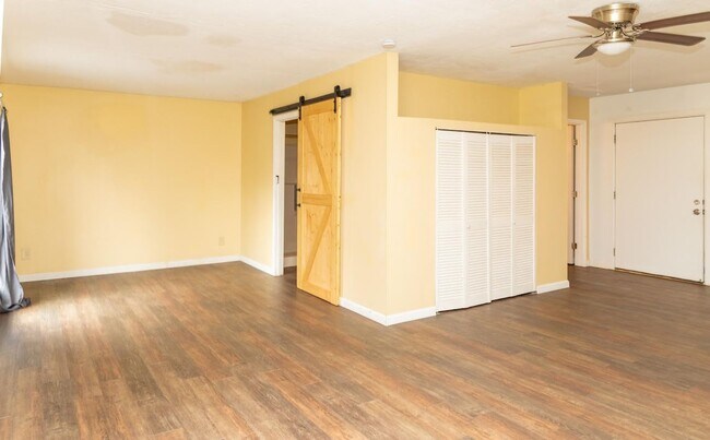 Building Photo - Budget Friendly!!