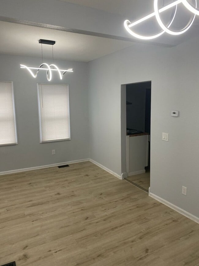 Building Photo - 4093 E 66th St