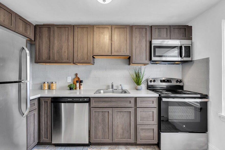 Building Photo - Maple Court Apartments