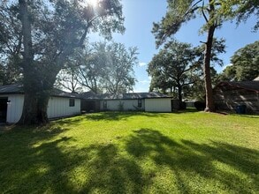 Building Photo - 117 Crossbrook Dr