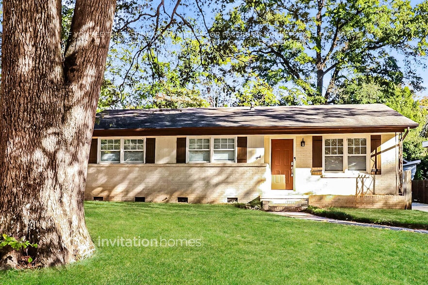 Primary Photo - 1142 Eastview Dr
