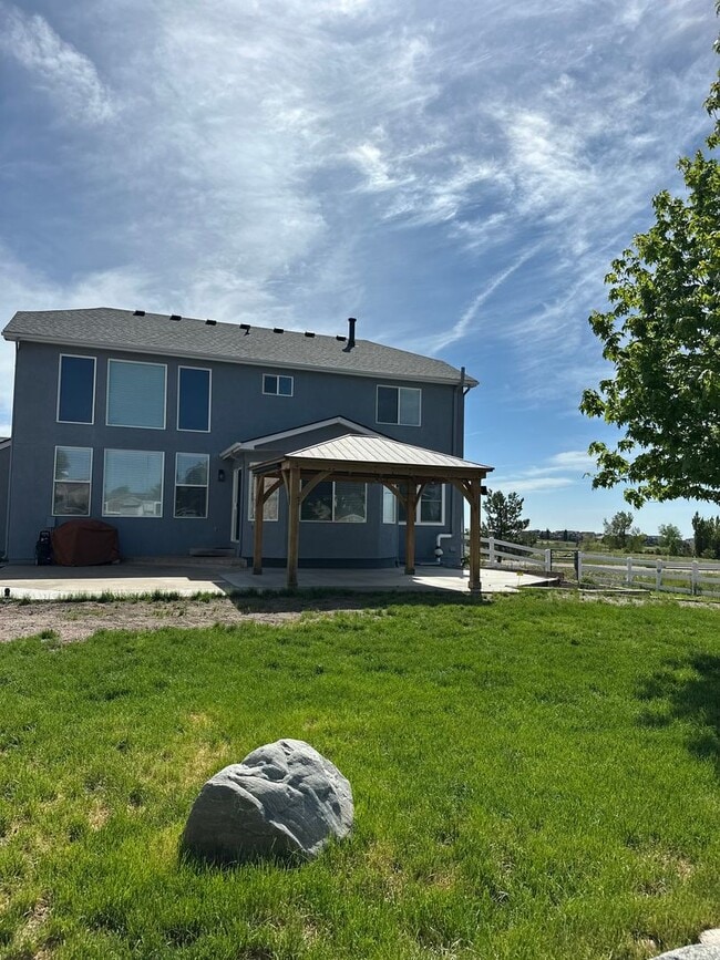 Building Photo - Stunning and HUGE 5BD/3.5BA in Paint Brush...