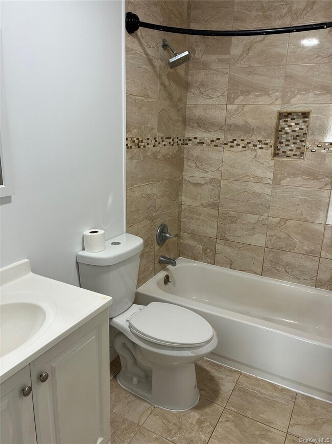 Building Photo - 401 Town Hill Condominium