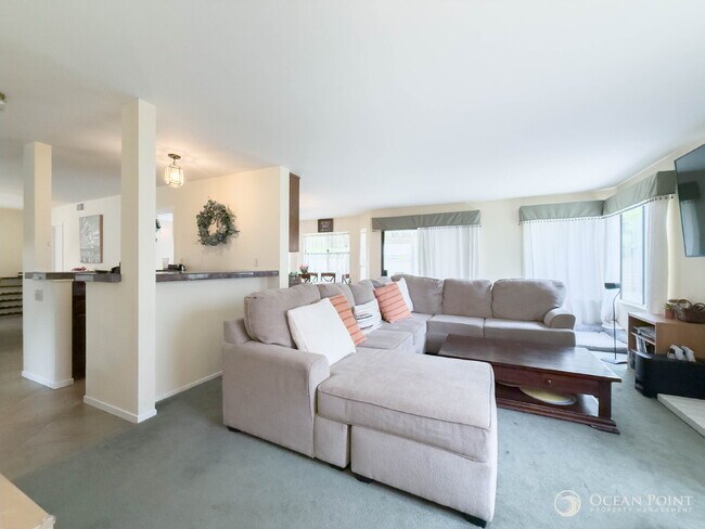 Building Photo - Large Four Bedroom Home for Rent in Moorpark!