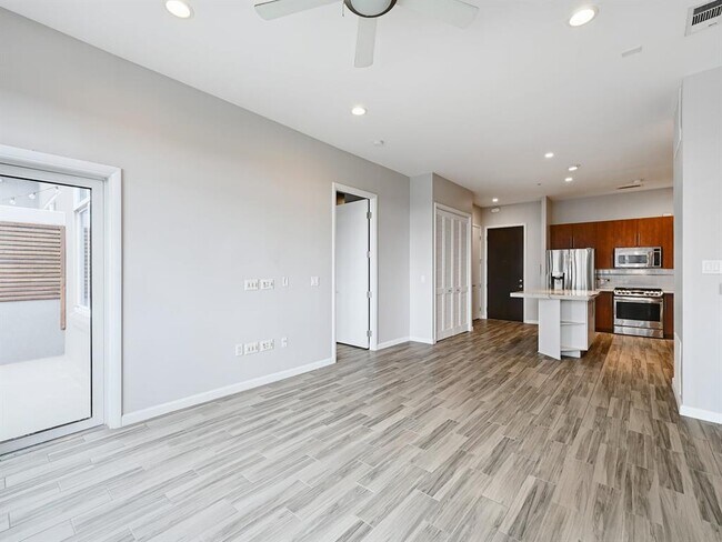 Building Photo - 54 Rainey St