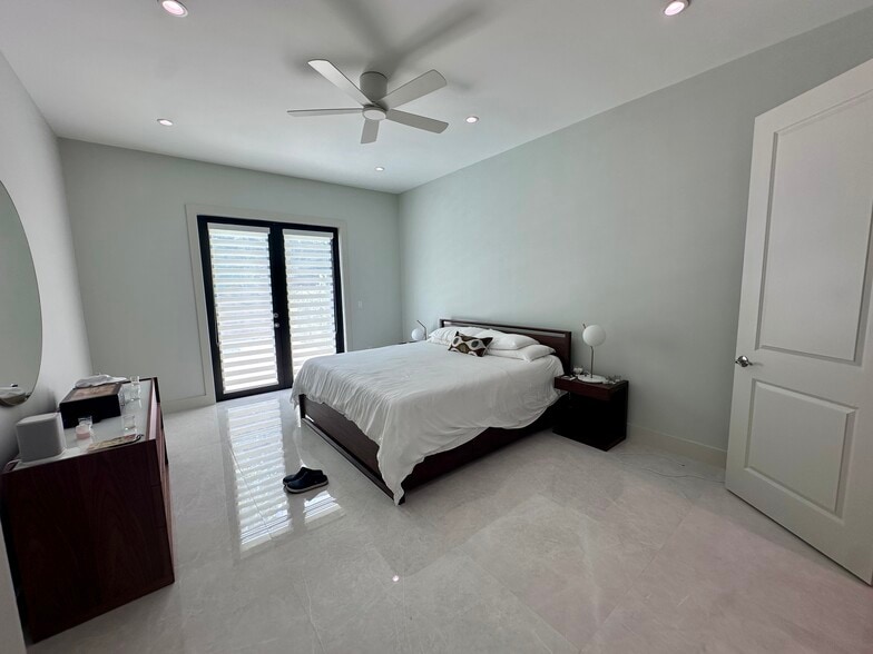 Building Photo - 8410 SW 65th Ave