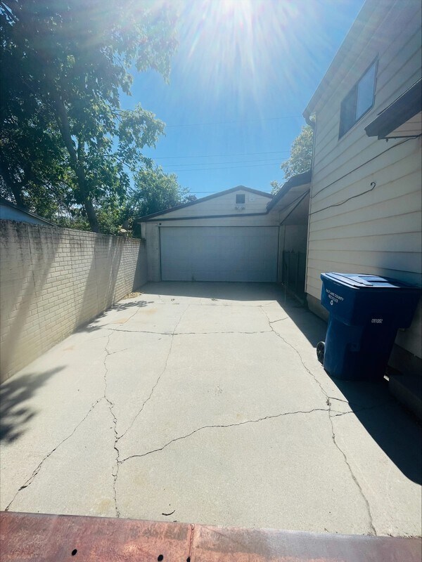 Building Photo - 1517 Mango Rd