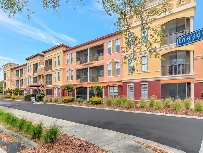 Building Photo - 13941 Clubhouse Dr