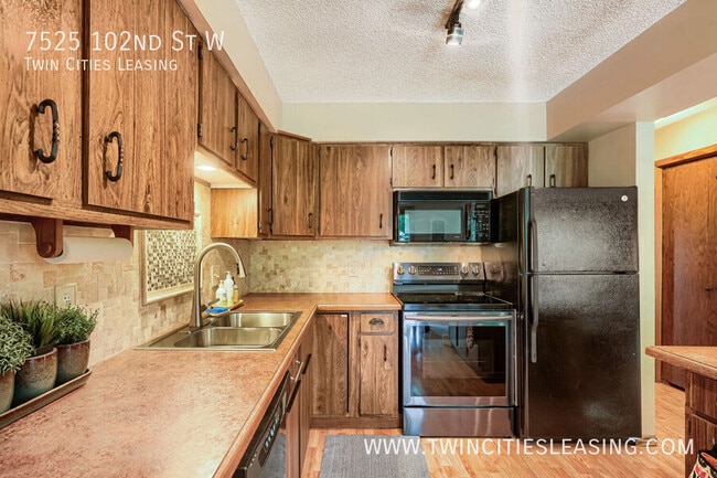 Building Photo - 7525 W 102nd St